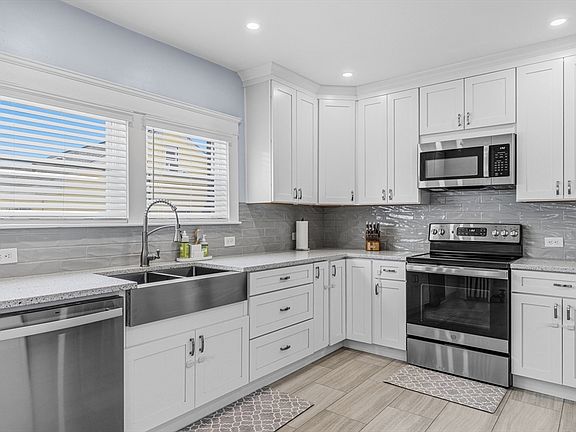 2nd image of 372 Buffinton St