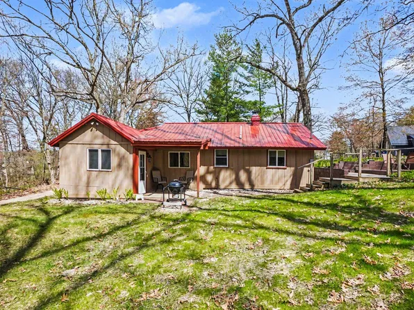 880 W Lincoln Ave, White Cloud, MI 49349