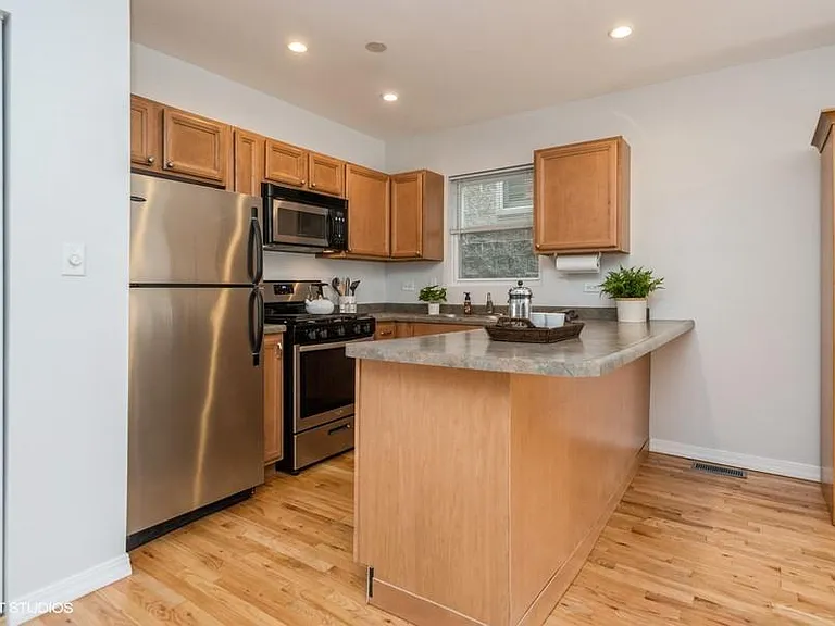 1444 W School St — Photo 10