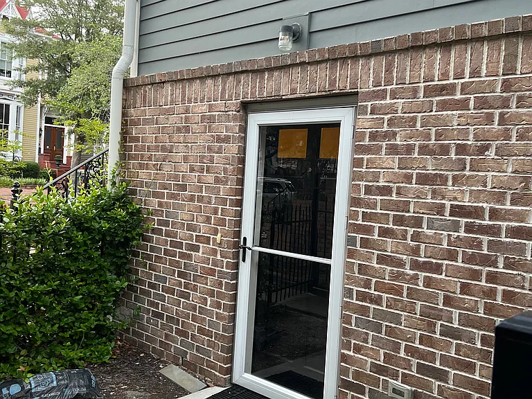 215 E Gwinnett St #C — Photo 2