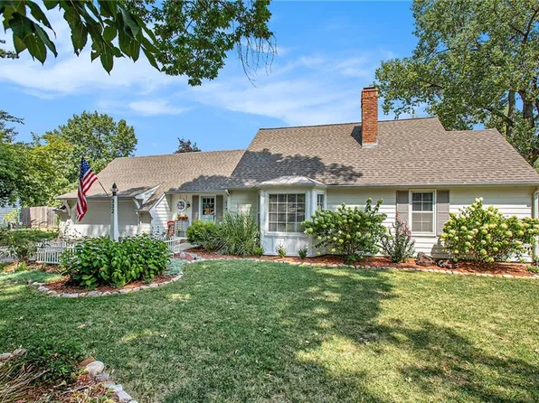 332 Woodlawn Ct, Lawrence, KS 66049