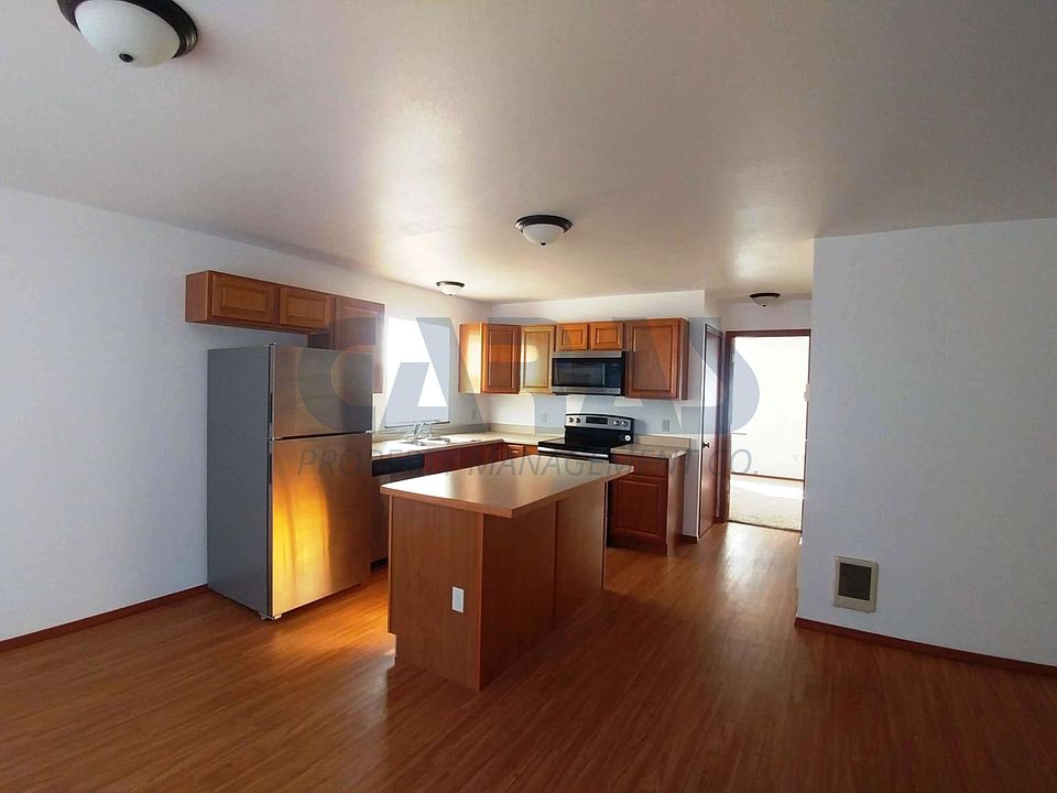 2nd image of 903 11th St E Unit C2