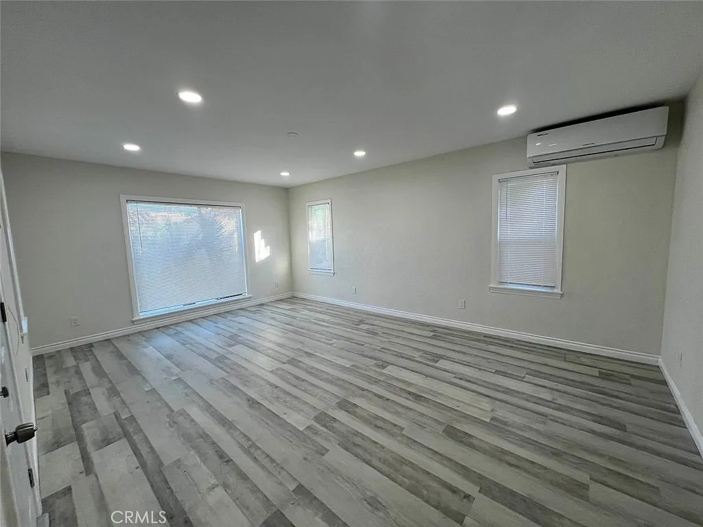 2 bed, 900 sqft, $2,450 — Photo 4