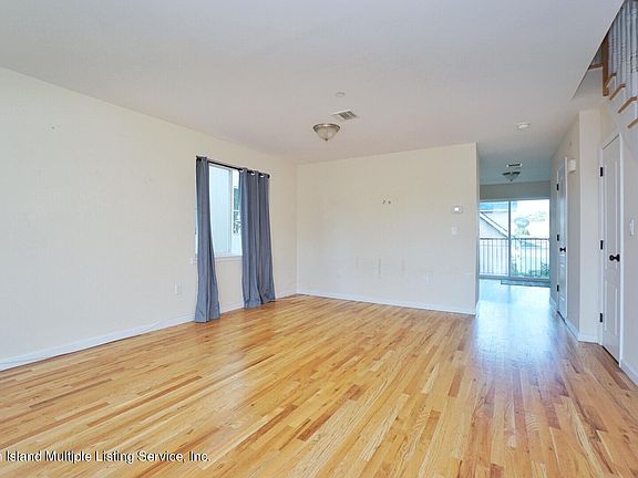 5th image of 294 Garretson Ave