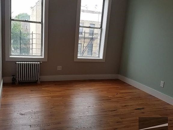 4th image of 668 Hancock St #4D