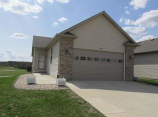 562 Rye Ridge Ct, Freeport, IL 61032