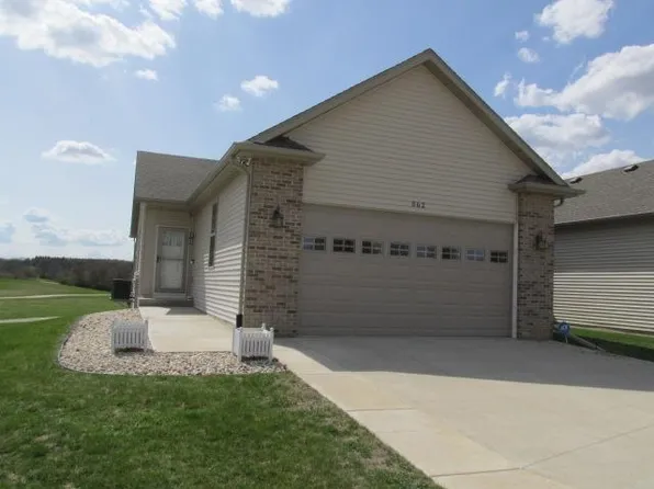 562 Rye Ridge Ct, Freeport, IL 61032