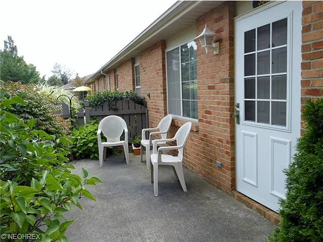 35176 Greenwich Ave photo 1