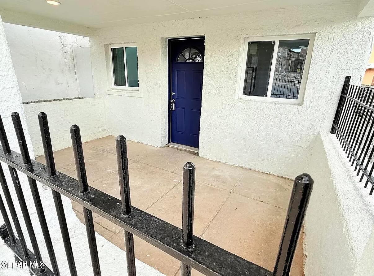 2 bed, 1.0 bath, 864 sqft, $1,150 — Photo 2
