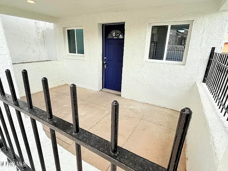 5658 Dailey Ave — Photo 2