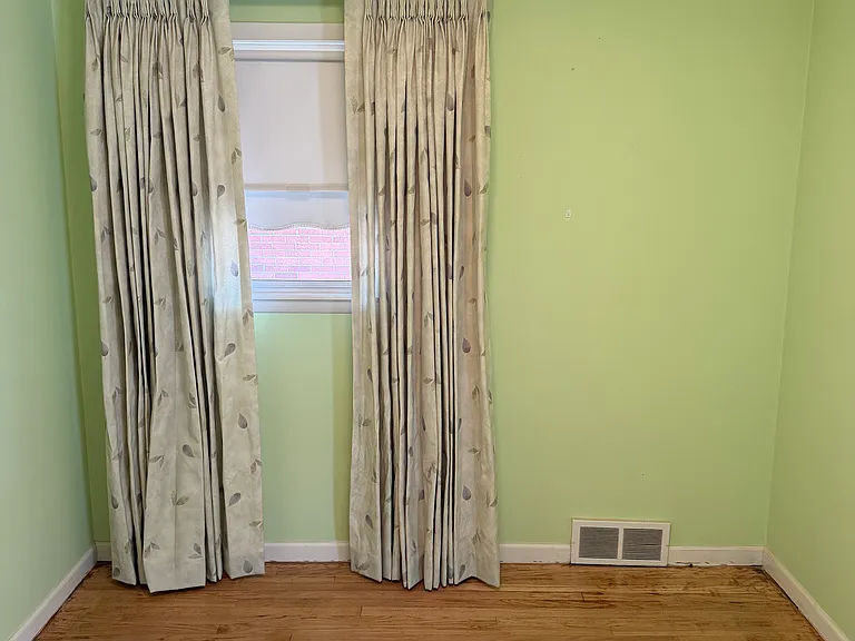 18031 Mott Ave — Photo 15