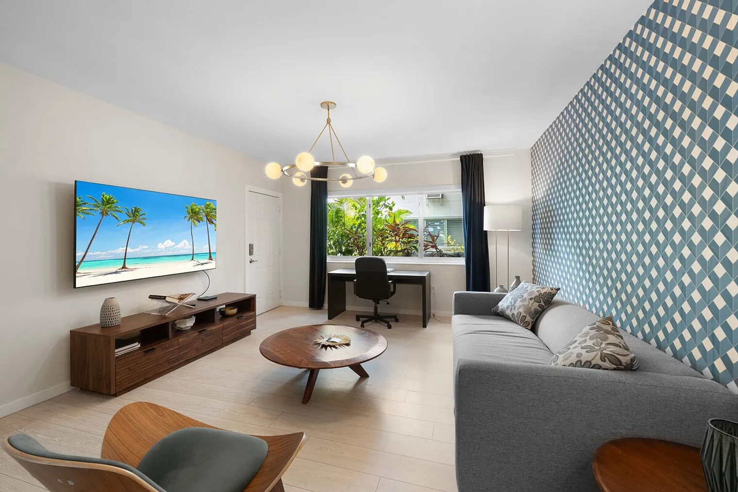 1 bed, 1.0 bath, 796 sqft, $7,600 — Photo 2