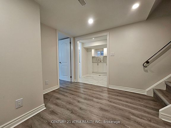 5th image of 733 Balaton Ave