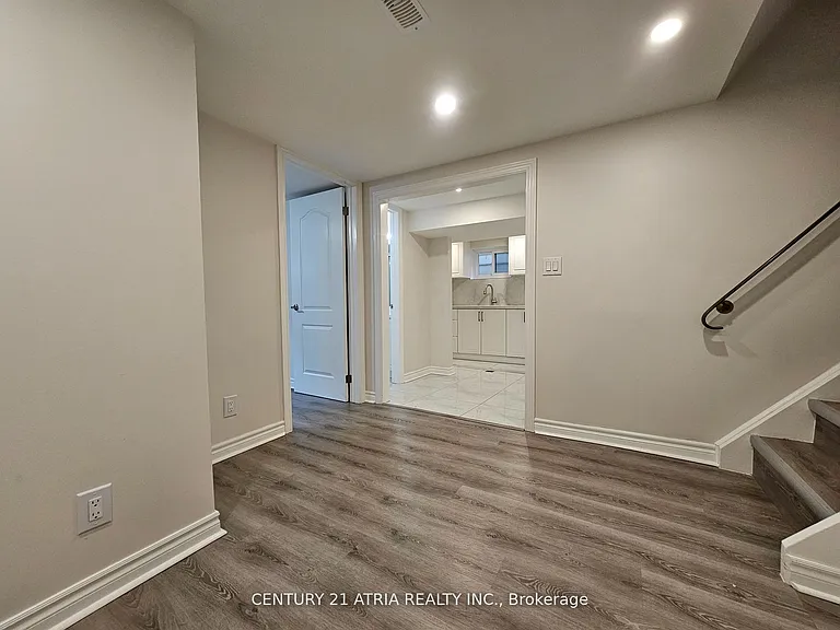 733 Balaton Ave #LOWER — Photo 5