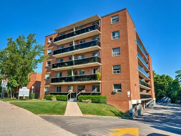 2373 King St E #17, Hamilton, ON L8K 1X9