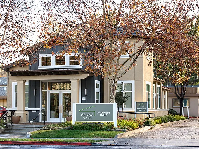 Exterior Leasing Center