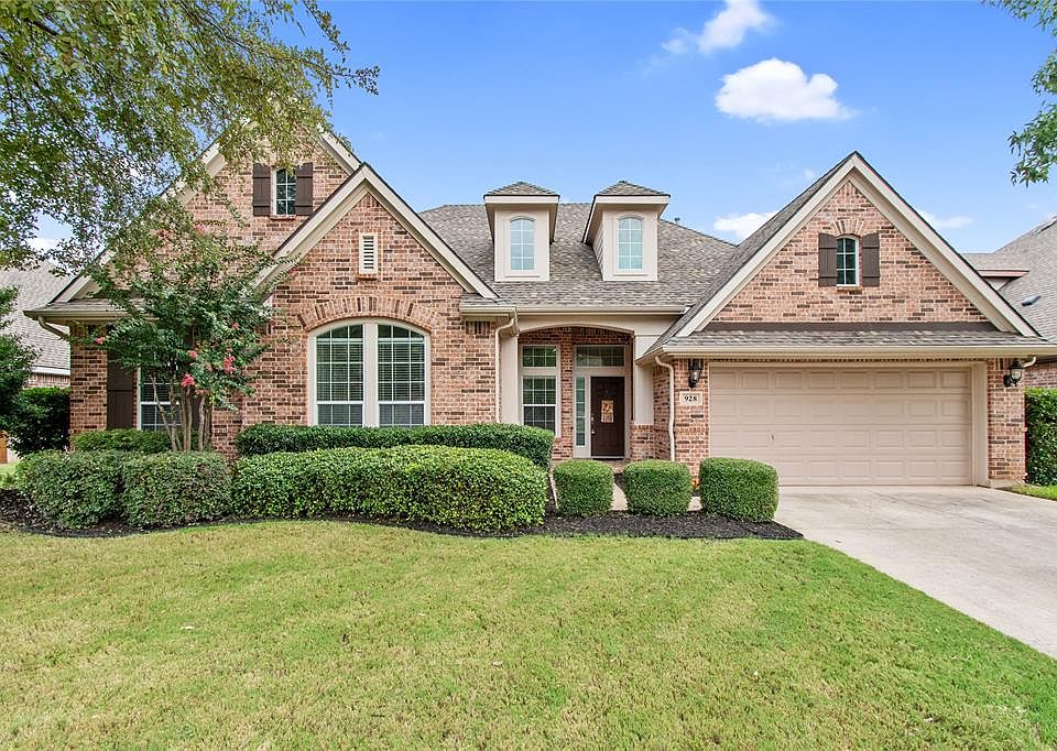 1st image of 928 Water Oak Dr