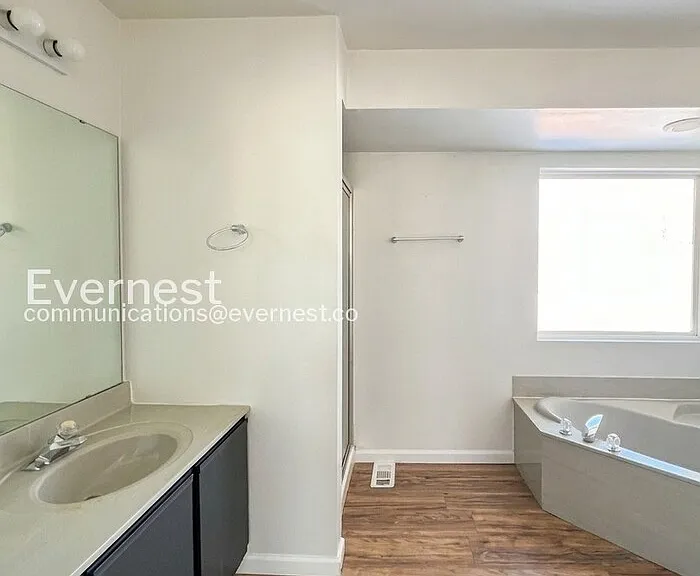 129 Royallbrook Ln — Photo 5