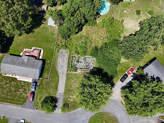 4th image of 451 Morgan St