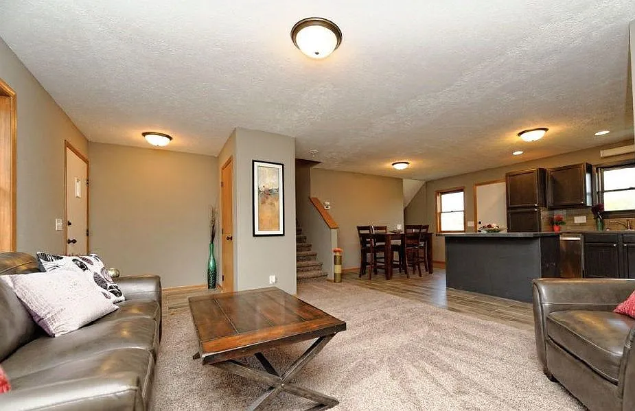 4 bed, 2111 sqft, $2,100 — Photo 1