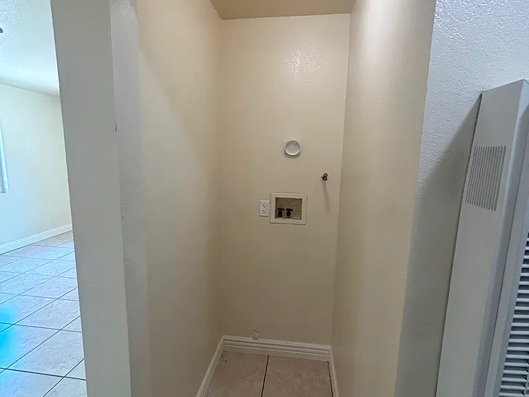 4232 Kenwood Ave — Photo 6