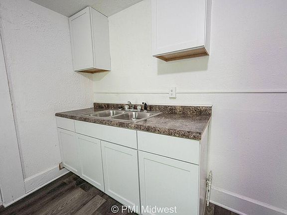 3rd image of 516 W Memorial Dr #2