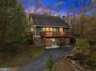 676 Paradise Valley Rd, Falling Waters, WV 25419