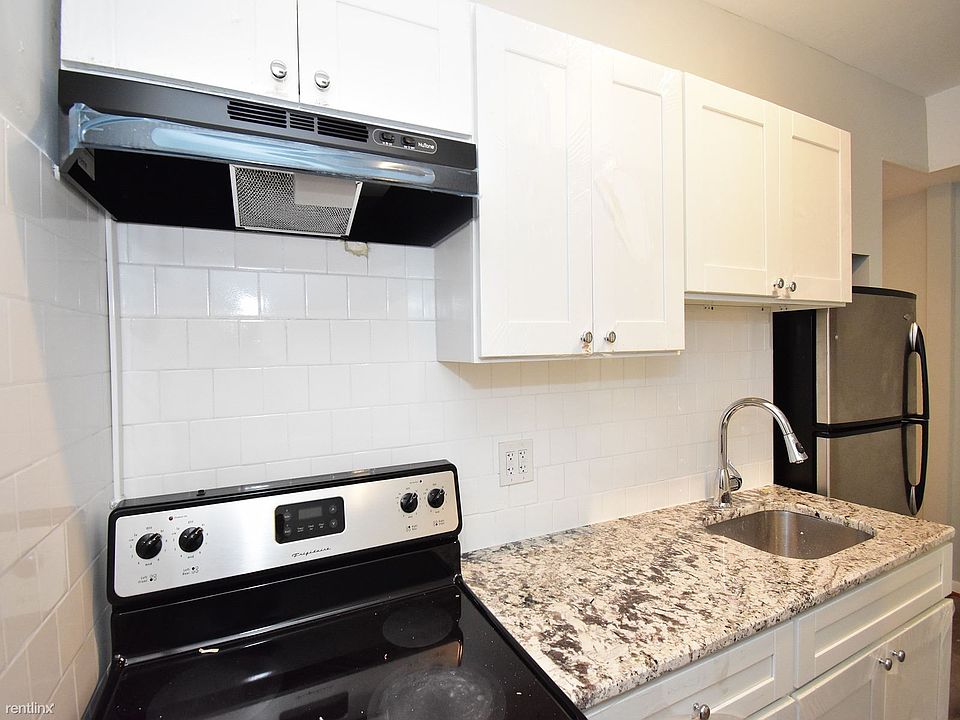 1637 gwynns apt 3 kitchen