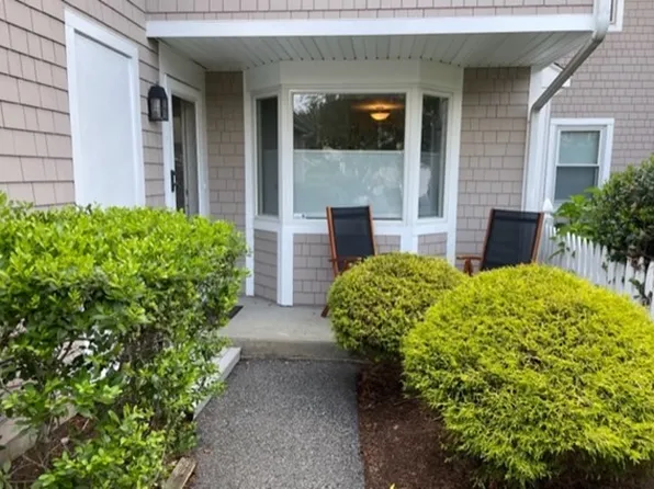 80 Harbourside Rd, Quincy, MA 02171