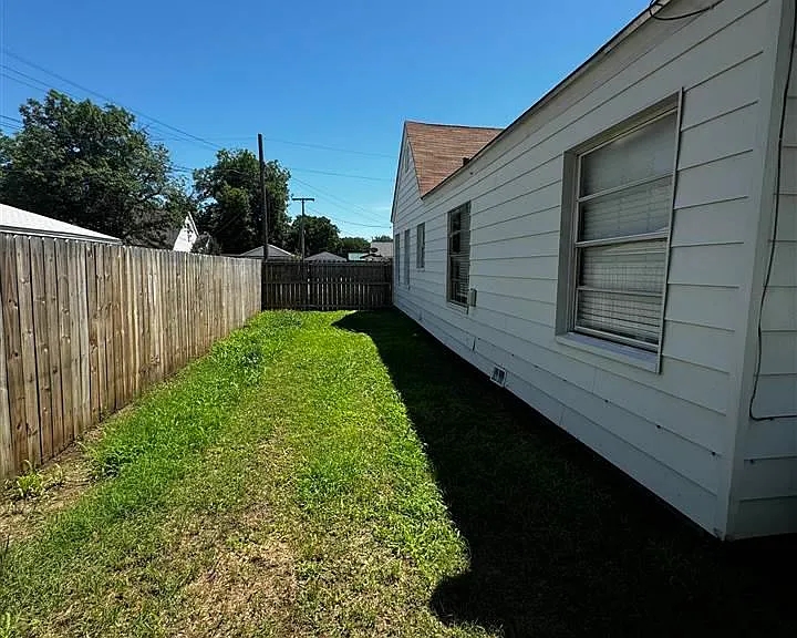 408 E Gilbert St — Photo 14