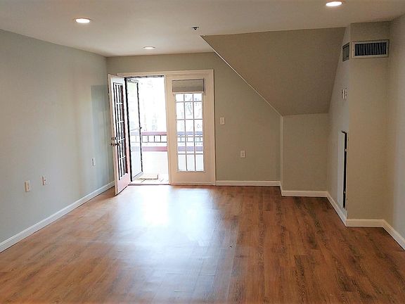5th image of 324 Washington St #308