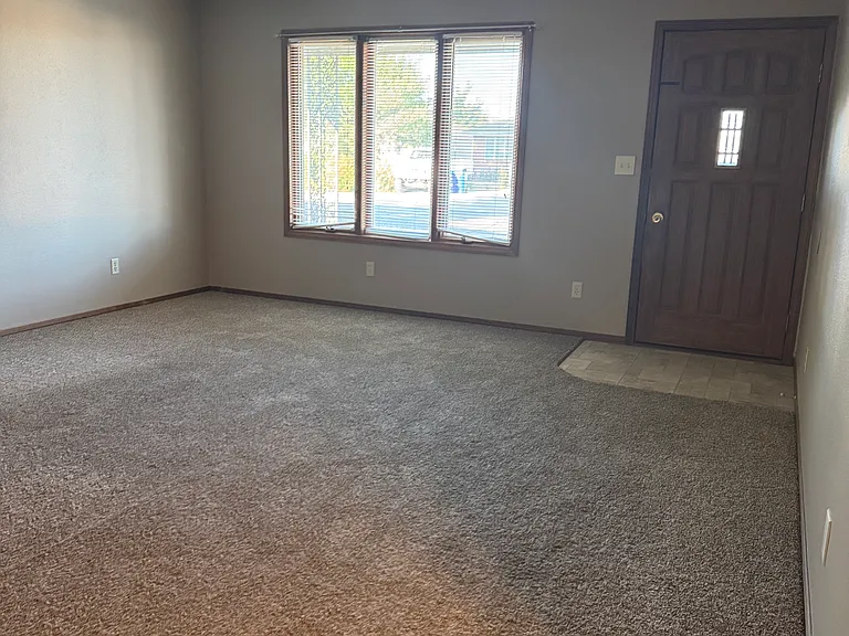 1319 Anthony Dr — Photo 2