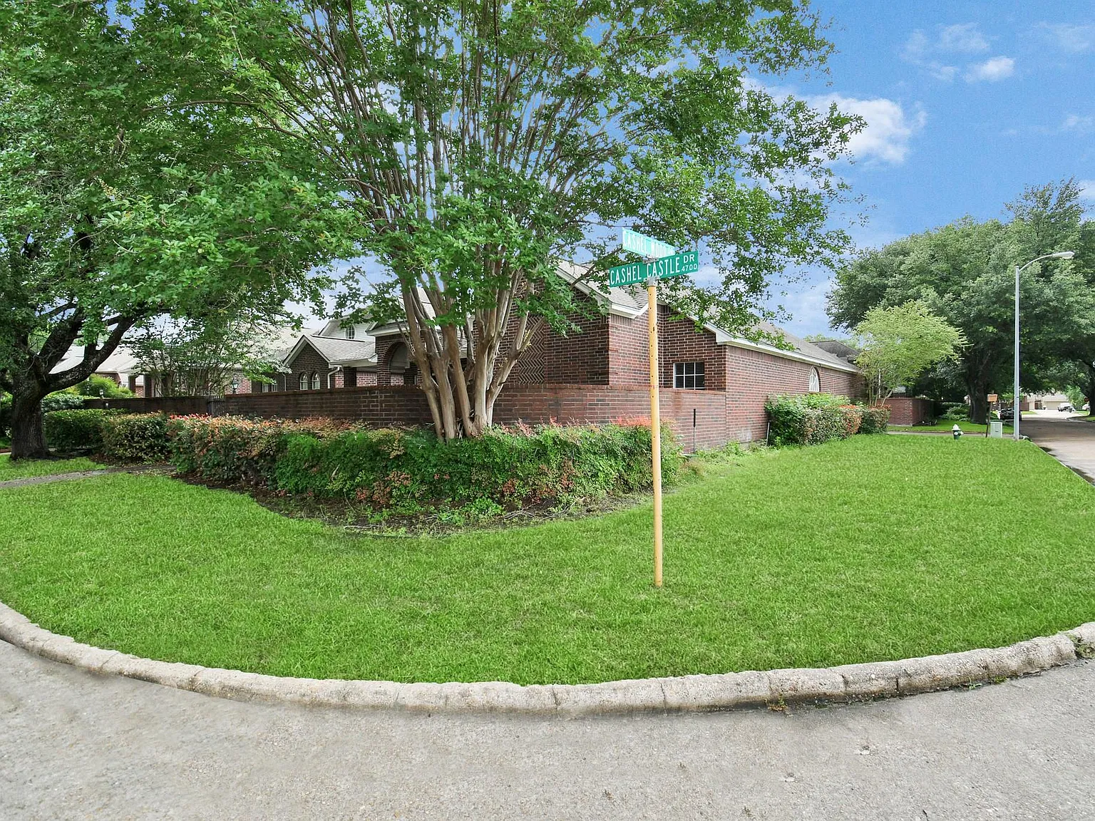 2 bed, 2.0 bath, 2142 sqft, $2,000 — Photo 3