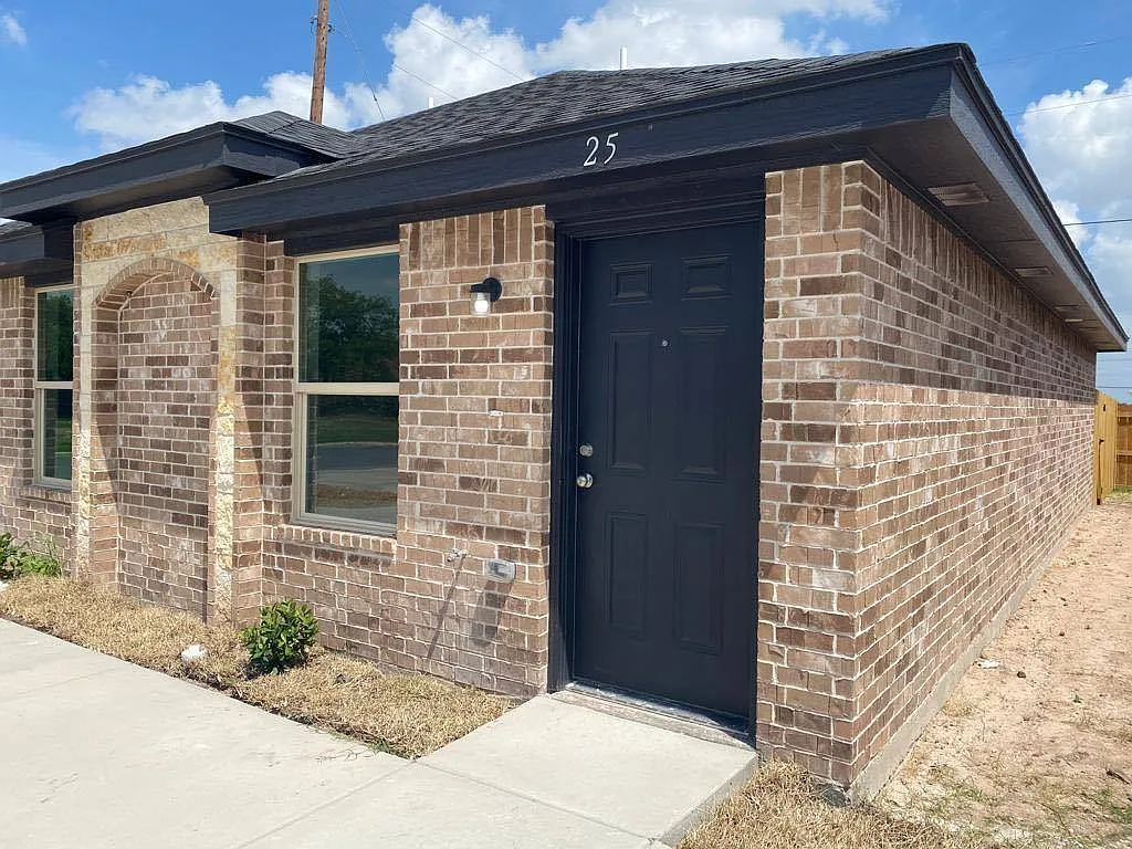 1105 W Kennedy St #26 in Pharr, TX 78577 — Photo 2