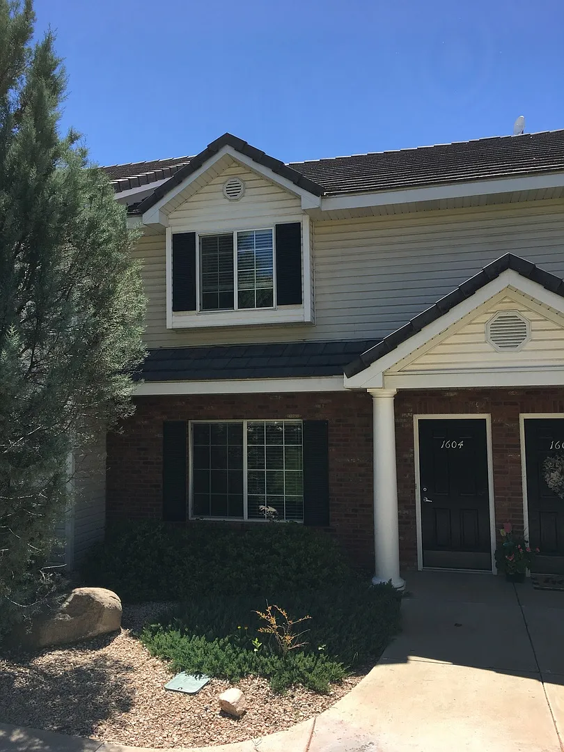 3 bed 2.5 bath townhome for rent! — Photo 3