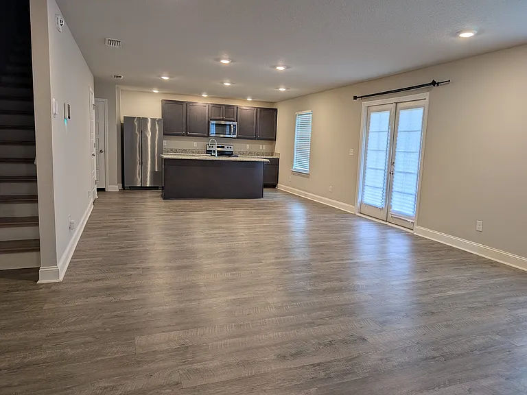 8120 Fairview Ct — Photo 3