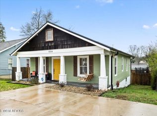 604 Midlake Dr NE, Knoxville, TN 37918