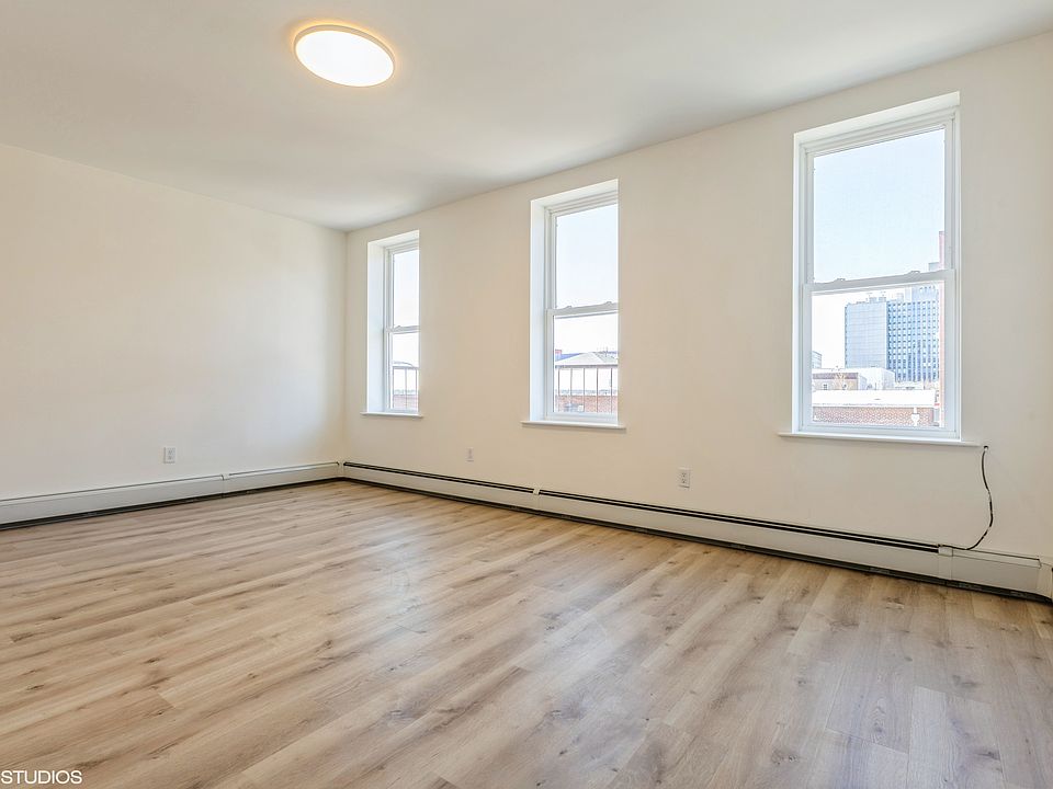 2nd image of 19 Denton Pl APT 3F