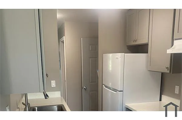 Building Photo - 27750 Tyrrell Ave #4