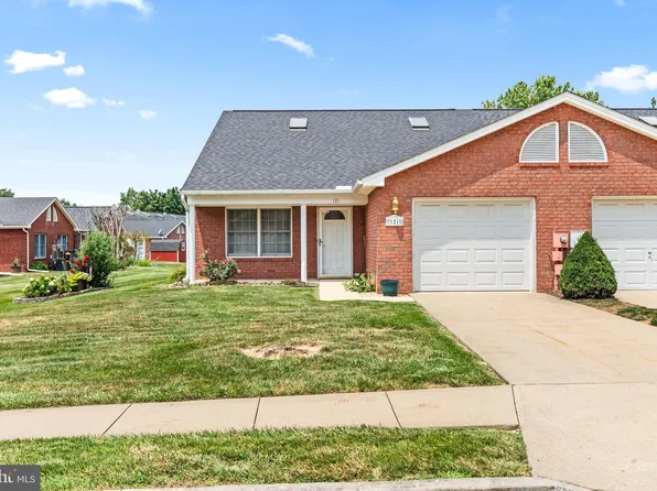 121 Chantilly Ct, Hagerstown, MD 21740