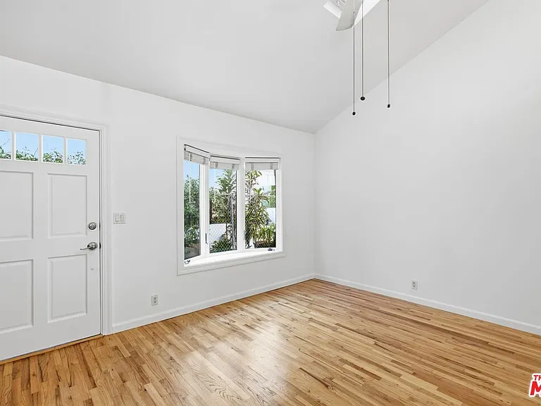 325 Vernon Ave #4 — Photo 2