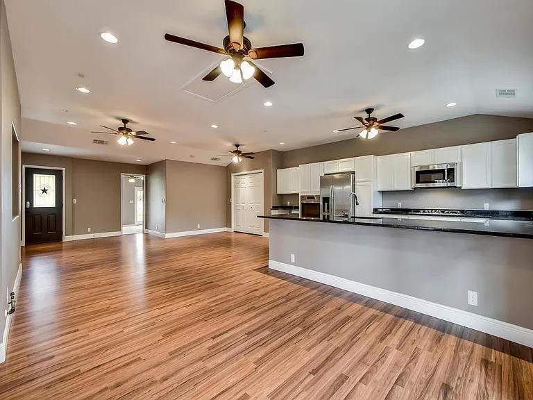 406 Golden Oaks Dr — Photo 5