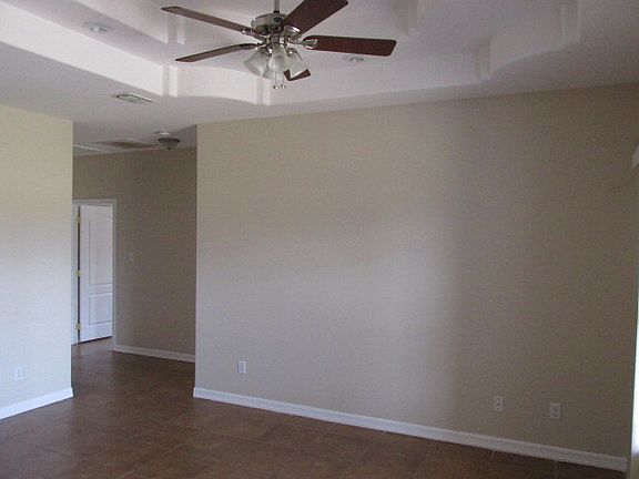 5th image of 1009 W Dawes Ave