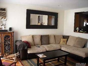 5th image of 2647 Hewlett Ln