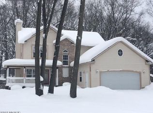 1735 Hampstead Dr, Muskegon, MI 49445