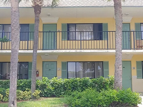 1714 Meadows Cir W, Boynton Beach, FL