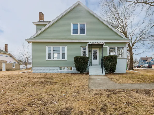 302 E Walnut St, Lexington, IL 61753