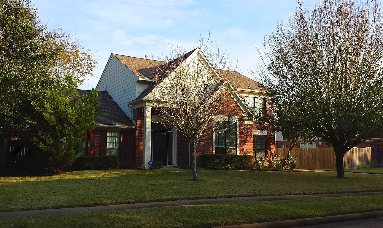 4 bed, 2586 sqft, $2,430 — Photo 2