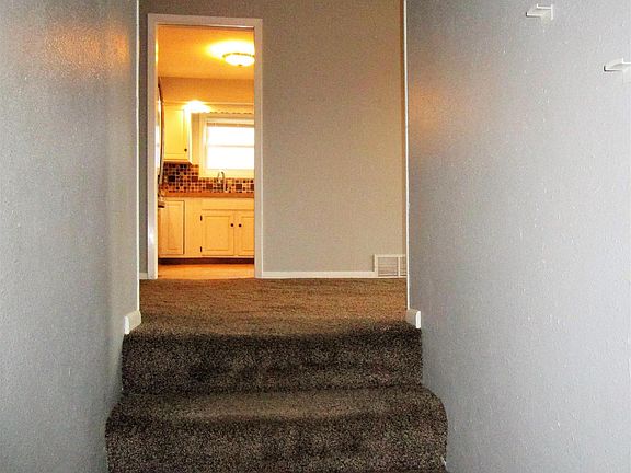 3rd image of 2513 Sunset Dr