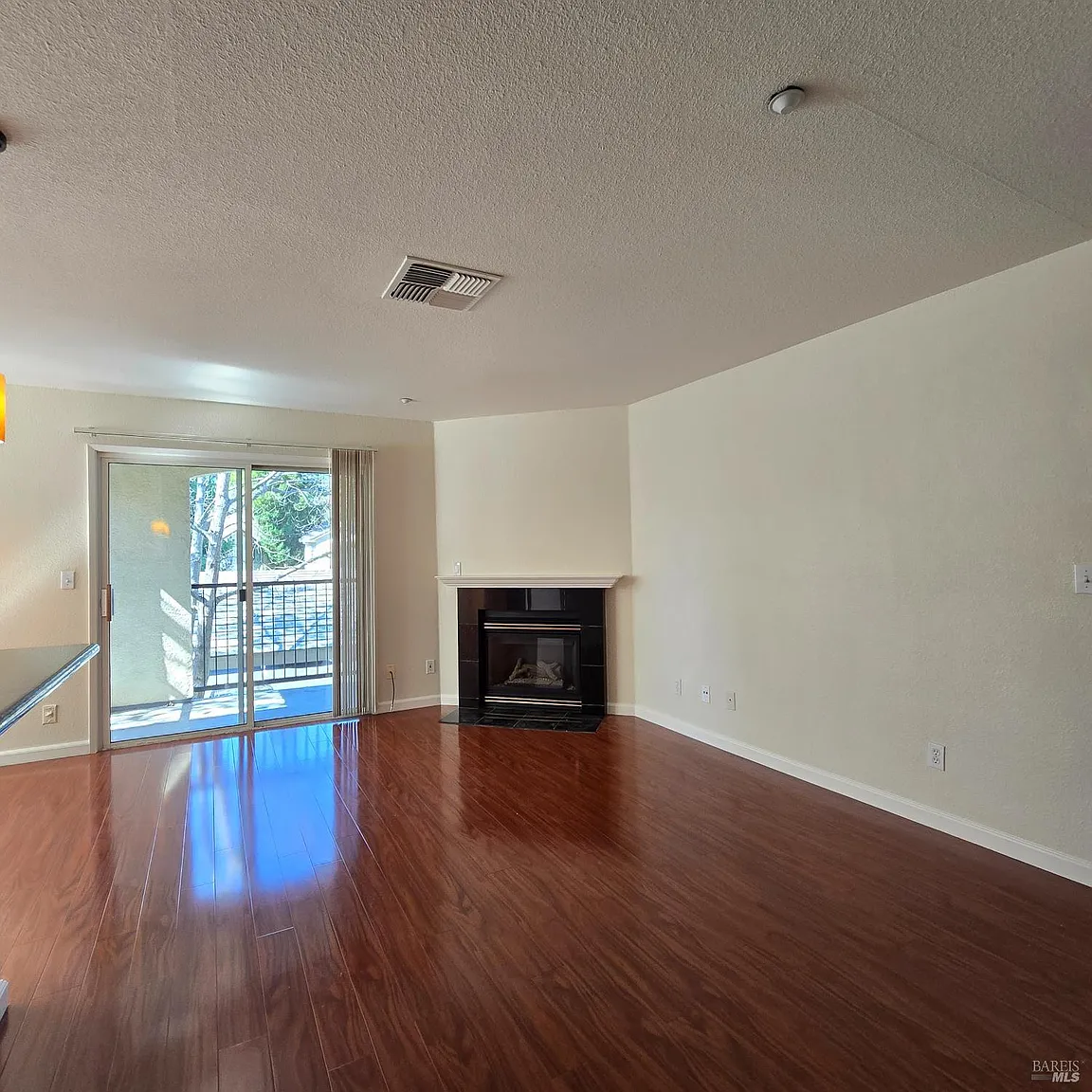 2001 Eastwood Dr APT 24 photo 1